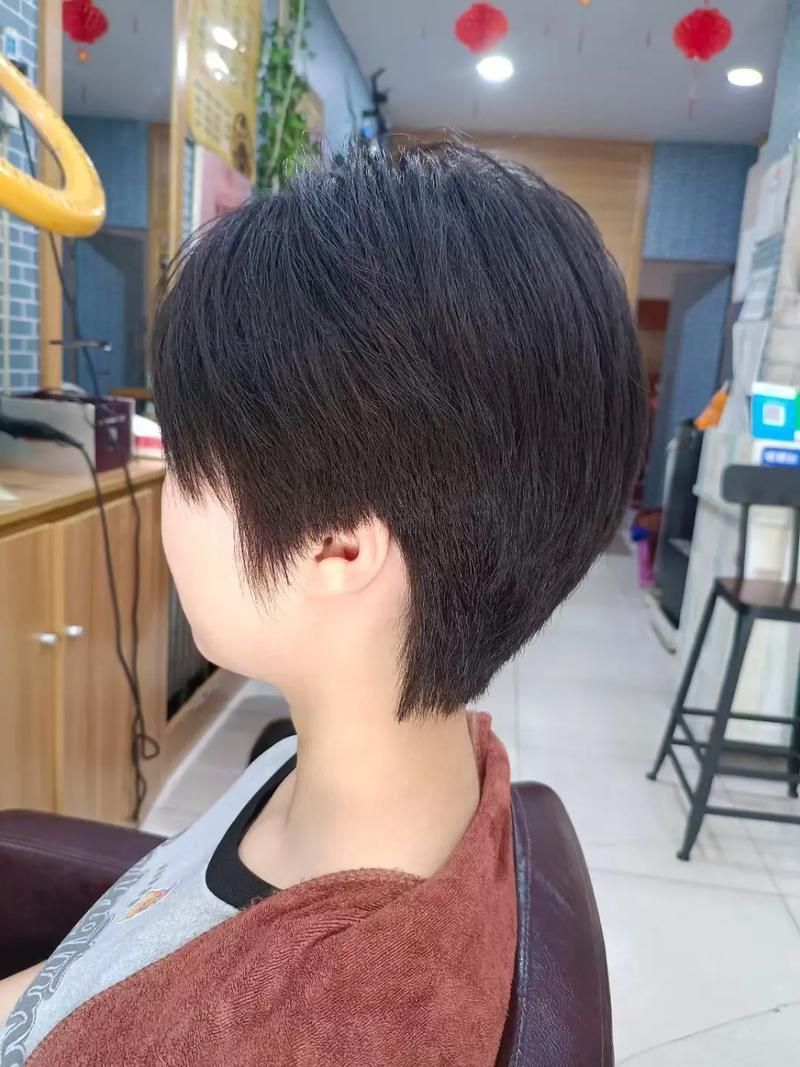 推薦一些適合12-15歲女生的發(fā)型，12-15歲女生發(fā)型推薦，適合12-15歲女生的發(fā)型