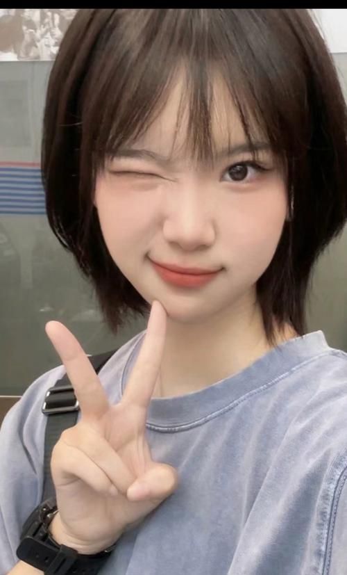推薦一些適合12-15歲女生的發(fā)型，12-15歲女生發(fā)型推薦，適合12-15歲女生的發(fā)型