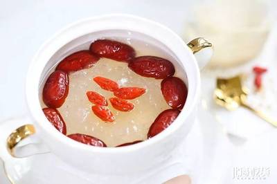 紅龍魚前寬后窄了怎么調整：-紅龍魚前寬后窄的體型問題調整