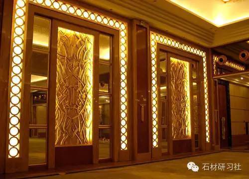 銀龍魚一只眼睛突出(銀龍魚突眼是怎么回事)