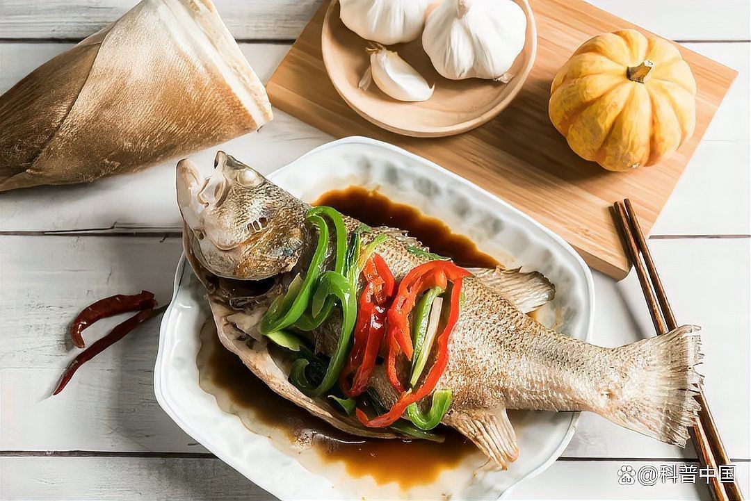 滿是魚刺的魚，《滿是魚刺的魚》《滿是魚刺的魚》