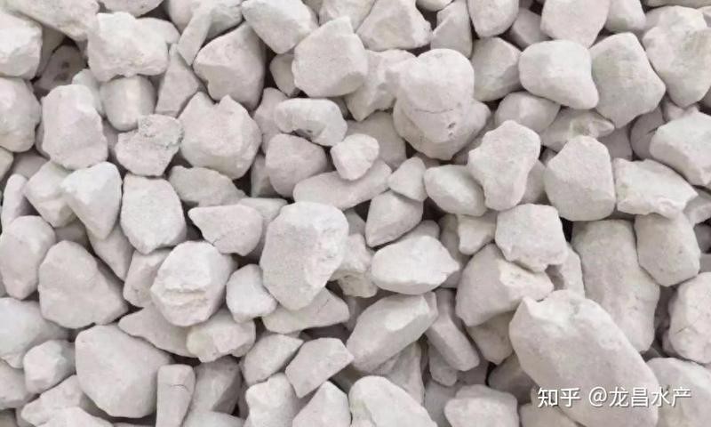 生石灰魚塘消毒一畝多少斤合適，生石灰消毒的正確使用方法
