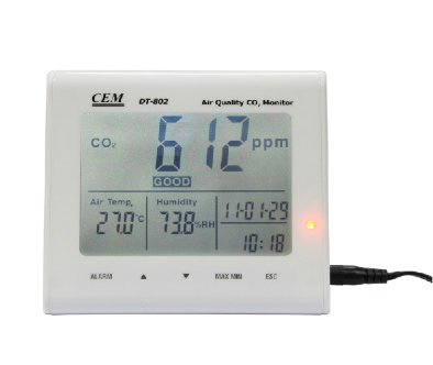 銀龍魚發色是什么顏色(紅龍魚發色像金色啊)