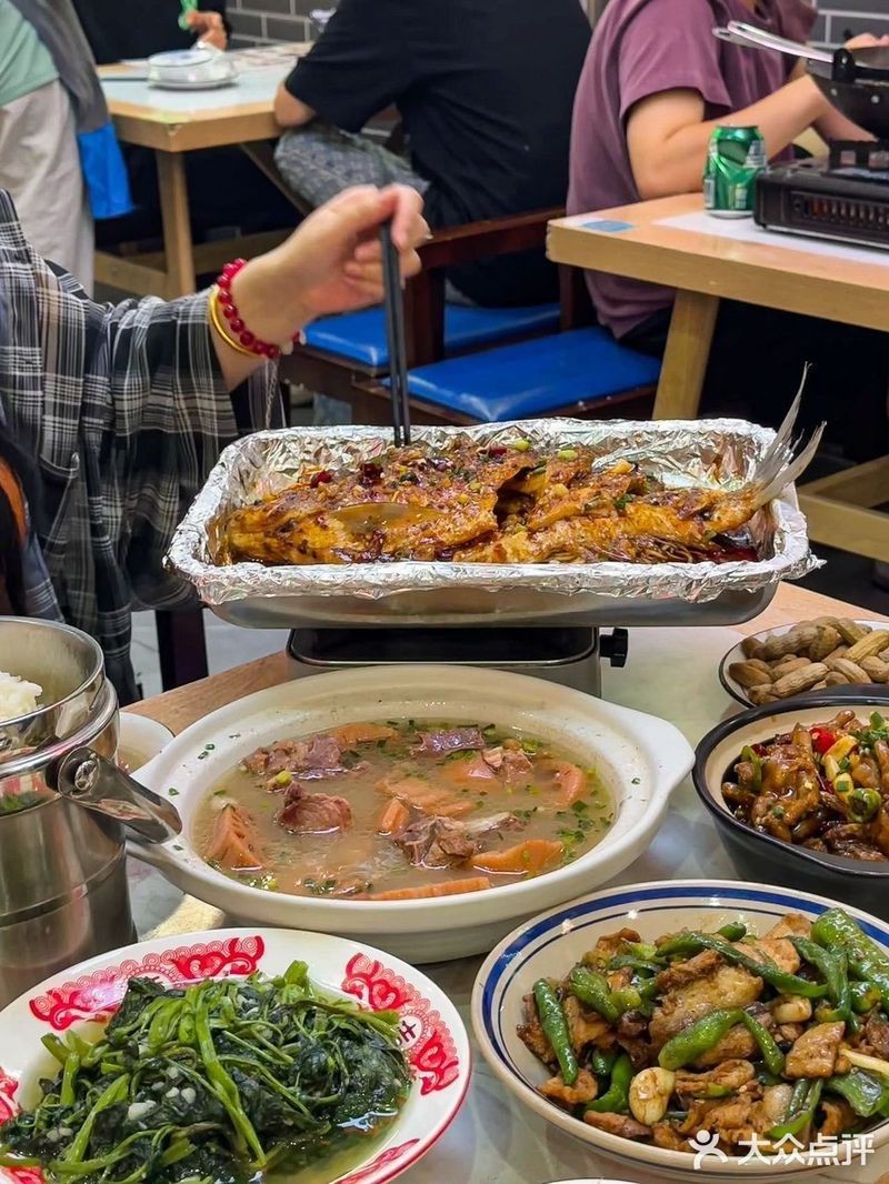 拐子湖龍魚店，“拐子湖龍魚店”坐落于內(nèi)蒙古阿拉善盟額旗東南部的拐子湖附近