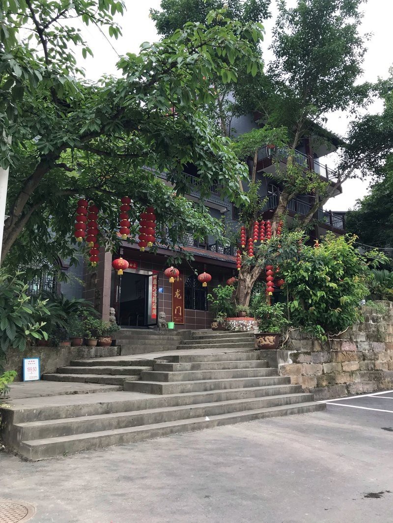 合川龍魚店【合川區龍嘯烏魚食府與龍嘯烏魚食府是兩大代表性品牌】