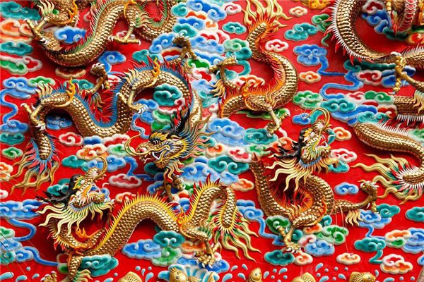 1976屬龍最佳發財方向：1976年屬龍2025年財運最佳方位與發財方向