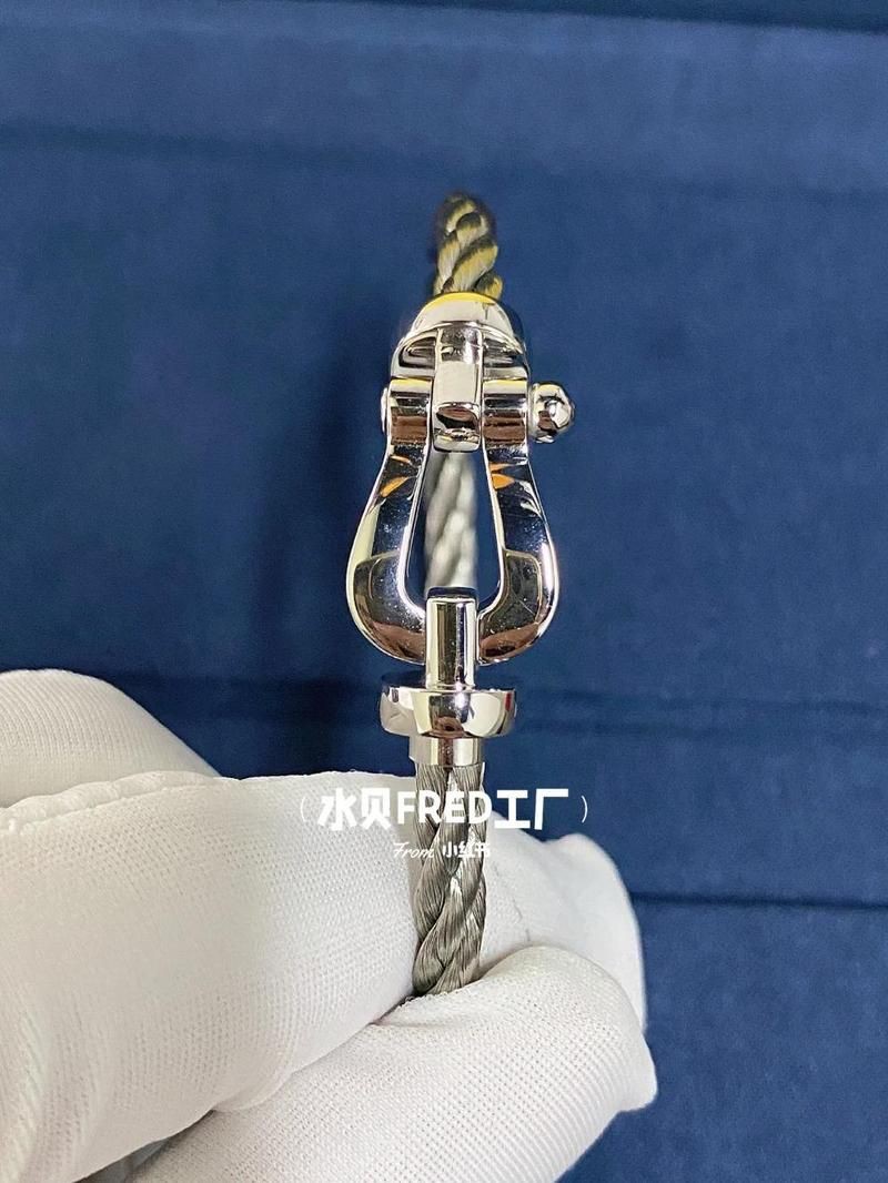 滿鉆和半鉆區(qū)別：滿鉆與半鉆設(shè)計在珠寶和裝飾領(lǐng)域存在顯著差異