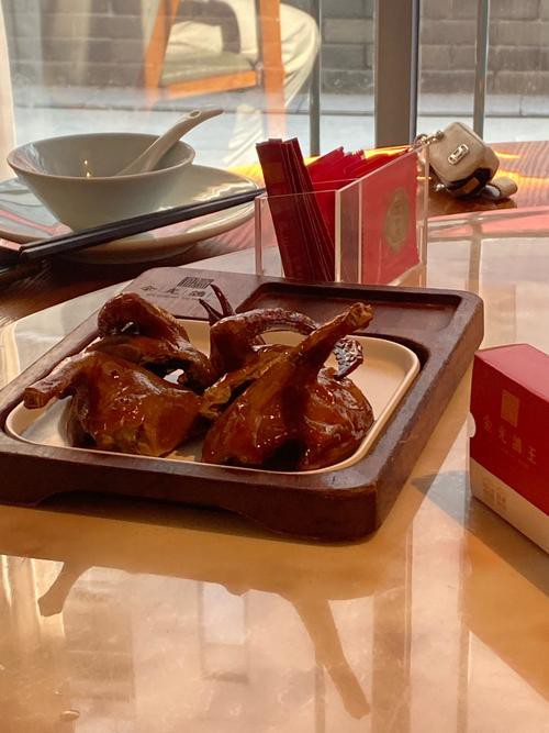 上供魚頭朝向正確圖：上供時魚頭朝向的禮儀規范