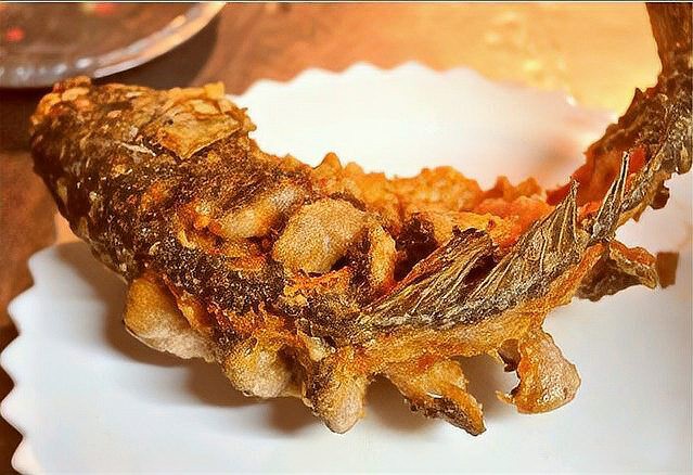 上供時雞頭魚頭朝哪： 上供時雞頭魚頭朝哪：\