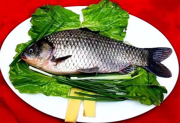 上供時雞頭魚頭朝哪： 上供時雞頭魚頭朝哪：\