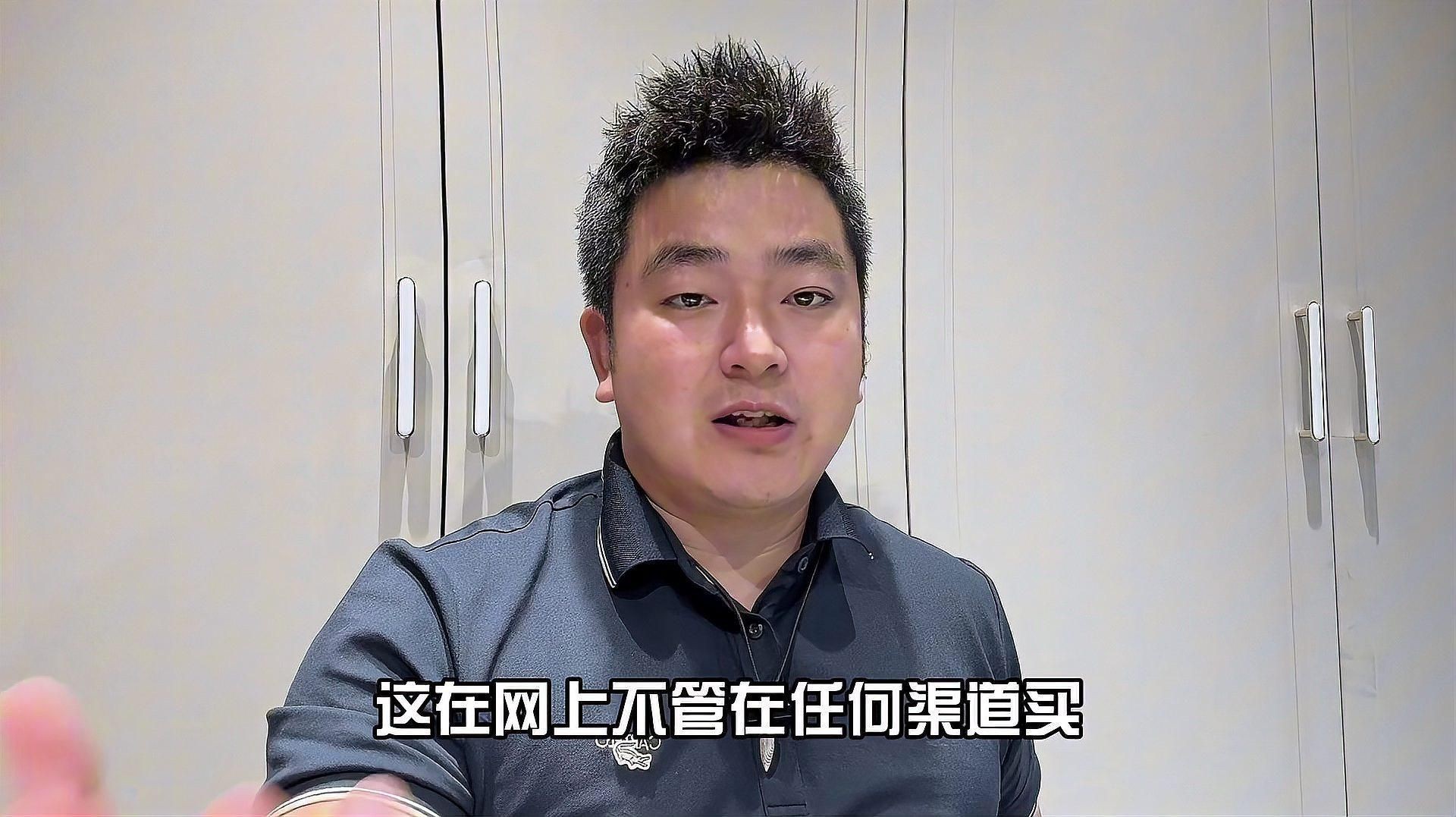 客廳最建議買的三種燈：2025年客廳燈具選購核心趨勢顯示三種類型因兼顧實用性與設計感