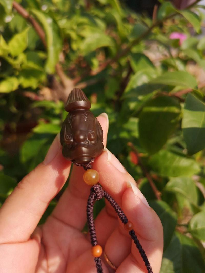 且末龍魚店【且末龍魚店專注于經營于經營以新疆和田玉且末料制成的龍魚題材玉器】