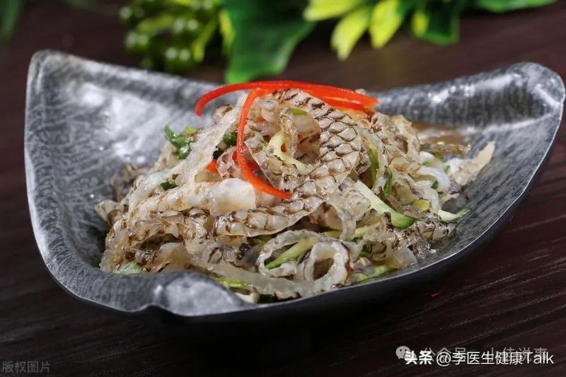 魔鬼魚皮為何要慎重購買【“魔鬼魚皮”即蝠鲼的皮，因其獨(dú)特外觀常被用于制作皮具等產(chǎn)品】 魔鬼魚皮為何要慎重購買【“魔鬼魚皮”即蝠鲼的皮，因其獨(dú)特外觀常被用于制作皮具等產(chǎn)品】 龍魚百科 第4張