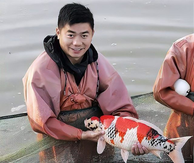 丹頂錦鯉多少錢一條最貴【丹頂錦鯉年入千萬婁蘭竟只排第三,魚鄰福利助你輕松養魚】 龍魚論壇 第4張 丹頂錦鯉多少錢一條最貴【丹頂錦鯉年入千萬婁蘭竟只排第三,魚鄰福利助你輕松養魚】 丹頂錦鯉多少錢一條最貴【丹頂錦鯉年入千萬婁蘭竟只排第三,魚鄰福利助你輕松養魚】 龍魚論壇 第4張