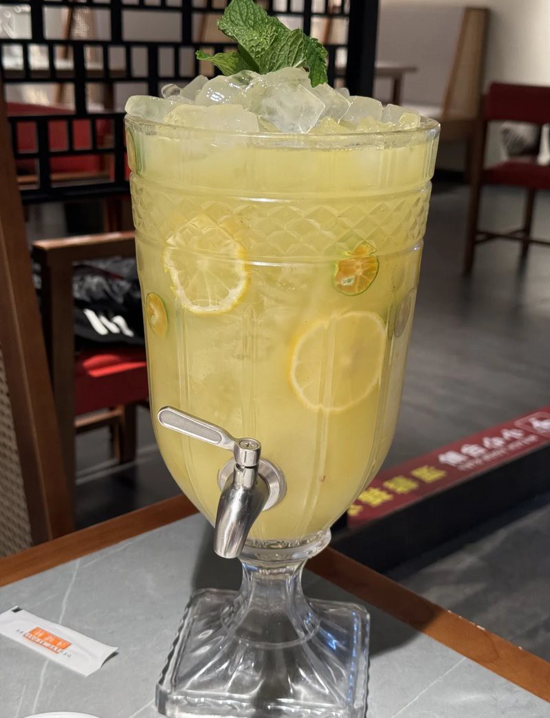 承德縣龍魚店【承德縣龍魚店坐落于國家重點風(fēng)景名勝區(qū)下板城大街鐵路家屬院】