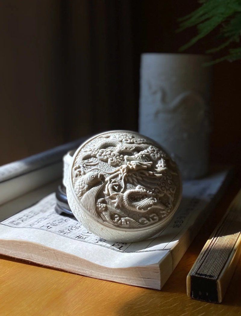 魚化龍紋飾在瓷器上的應用【魚化龍紋飾在瓷器上的應用——魚化龍紋飾】