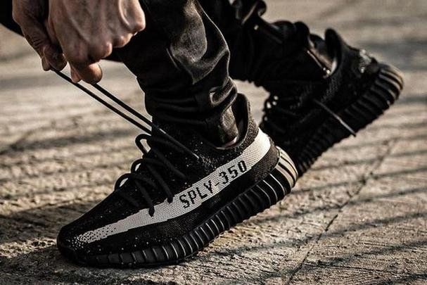 侃爺yeezy【yeezy椰子鞋品牌yeezy350v2特點】