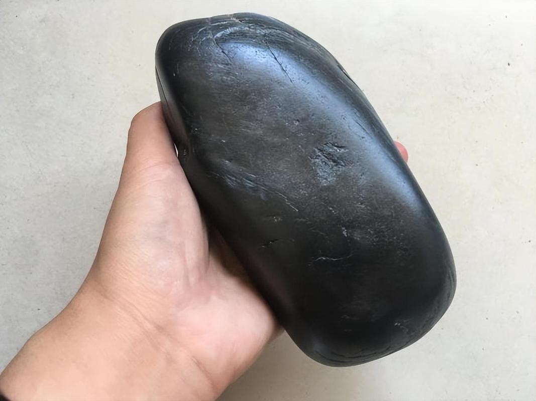 1500萬一克的墨玉圖片，1500萬一克的墨玉是真的嗎？