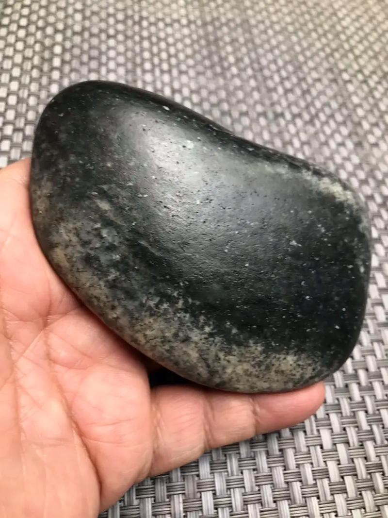 1500萬一克的墨玉圖片，1500萬一克的墨玉是真的嗎？