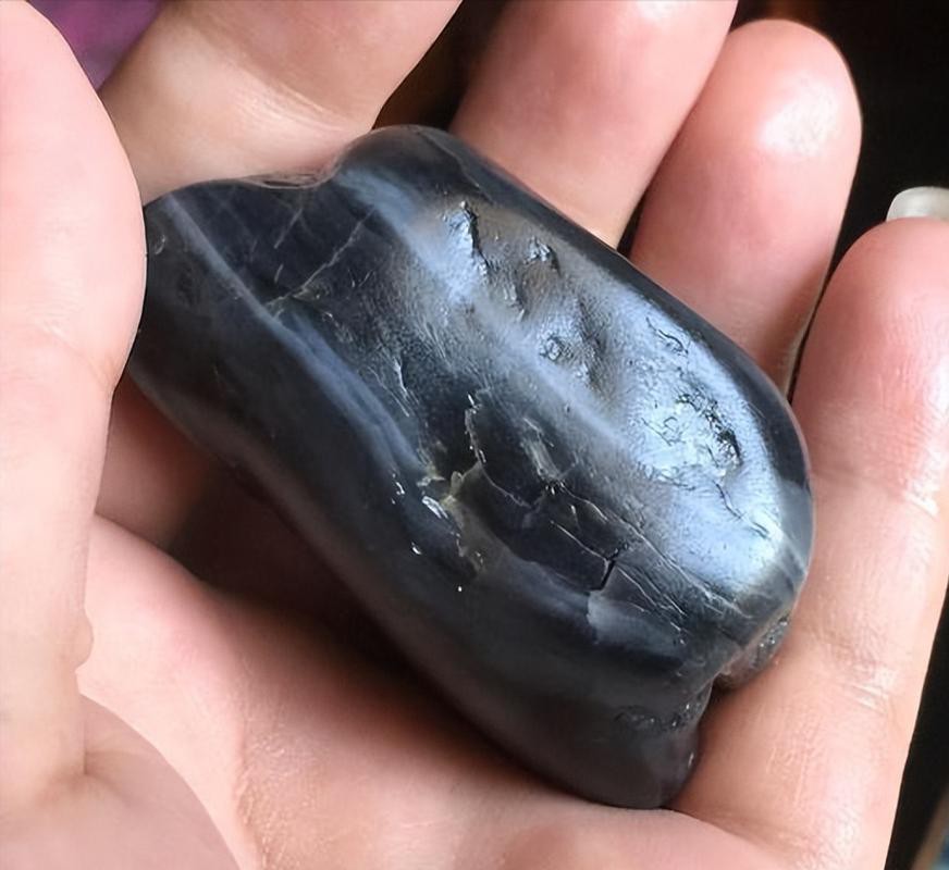 1500萬一克的墨玉圖片，1500萬一克的墨玉是真的嗎？