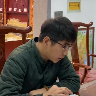 錦鯉喜陰還是喜光【《錦鯉喜陰還是喜光》】