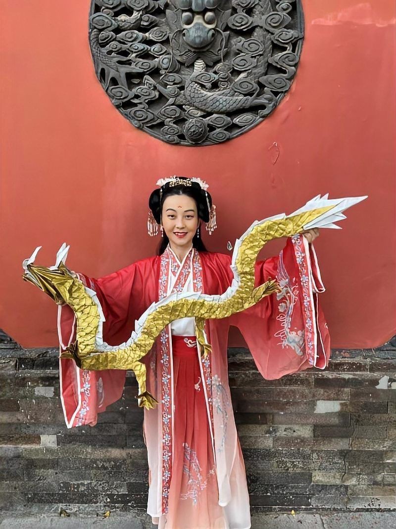 游戲中紅龍與金龍的設(shè)計靈感【游戲中的紅龍與金龍的設(shè)計靈感往往融合了東西方文化元素與創(chuàng)新科技感】 游戲中紅龍與金龍的設(shè)計靈感【游戲中的紅龍與金龍的設(shè)計靈感往往融合了東西方文化元素與創(chuàng)新科技感】 龍魚百科 第2張