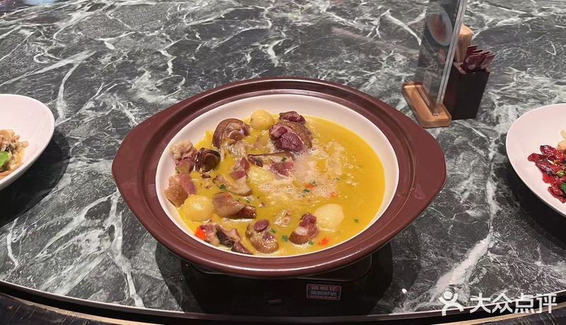 當陽龍魚店【宜昌當陽龍魚店開業2個月天天排隊爆滿竟藏著大秘密…】