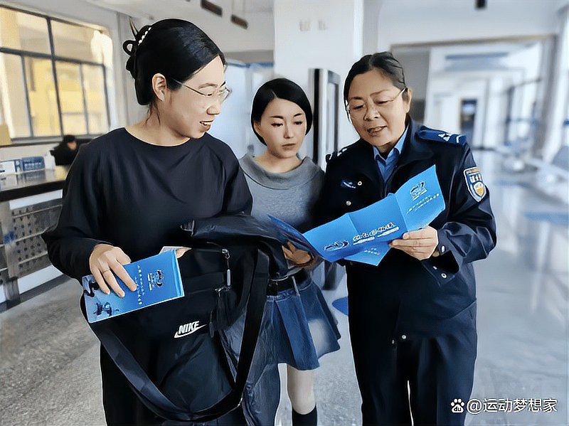 白底照最忌三種顏色【白底證件照怎么拍】