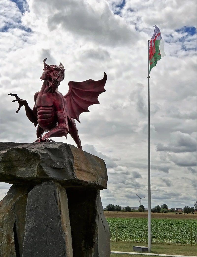 紅龍的傳說(shuō)起源探究，威爾士國(guó)旗背后的神秘龍 紅龍的傳說(shuō)起源探究，威爾士國(guó)旗背后的神秘龍 龍魚百科 第2張