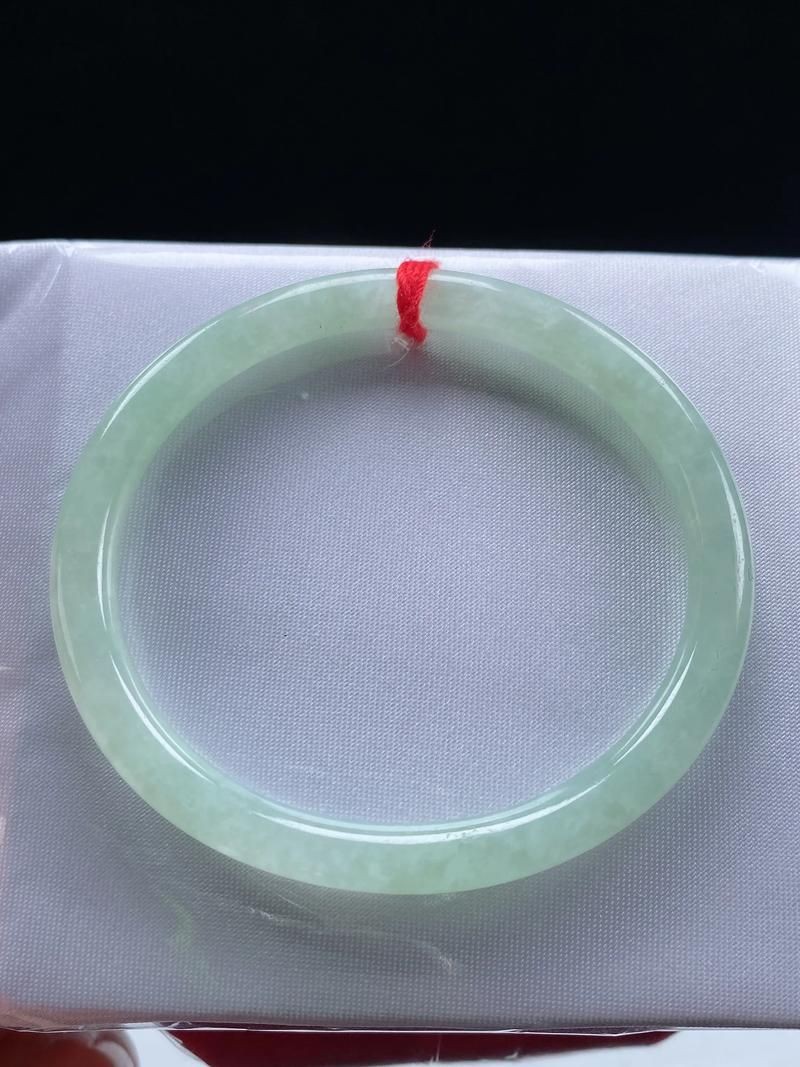 糯冰種翡翠手鐲圖片欣賞，糯冰種翡翠手鐲