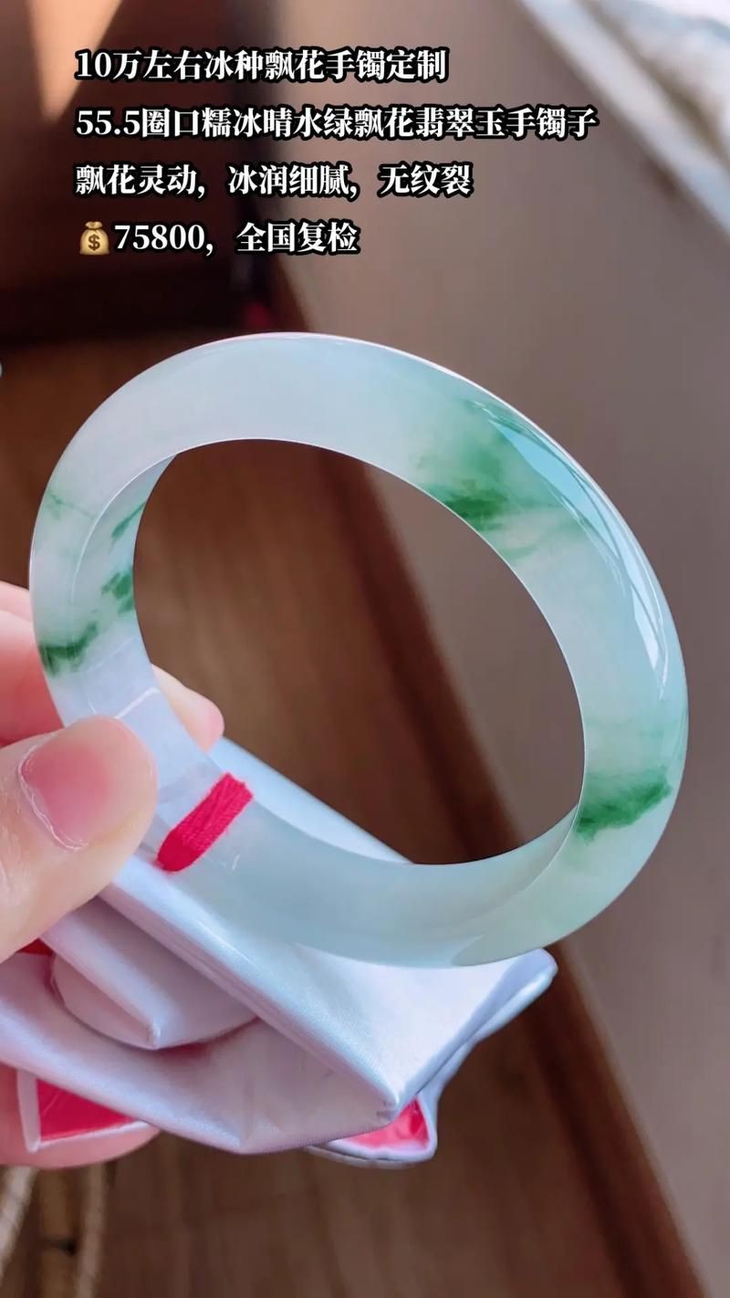 糯冰種翡翠手鐲圖片欣賞，糯冰種翡翠手鐲