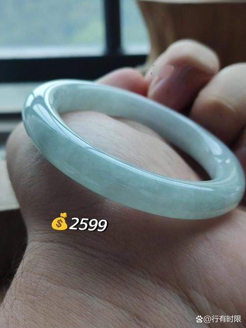 糯冰種翡翠手鐲圖片欣賞，糯冰種翡翠手鐲