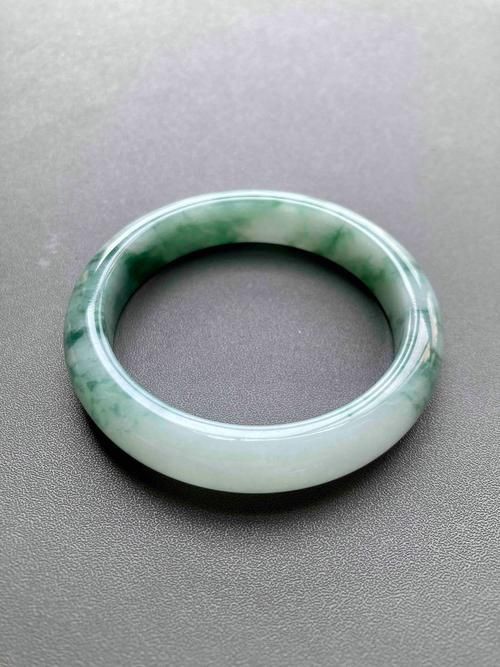 糯冰種翡翠手鐲圖片欣賞，糯冰種翡翠手鐲