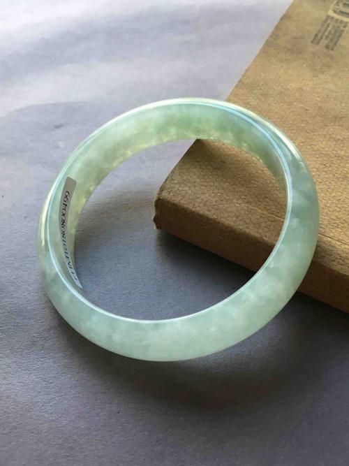 糯冰種翡翠手鐲圖片欣賞，糯冰種翡翠手鐲