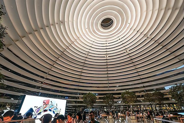 平果水族店，全球首家水上applestore零售店applemarinabaysands