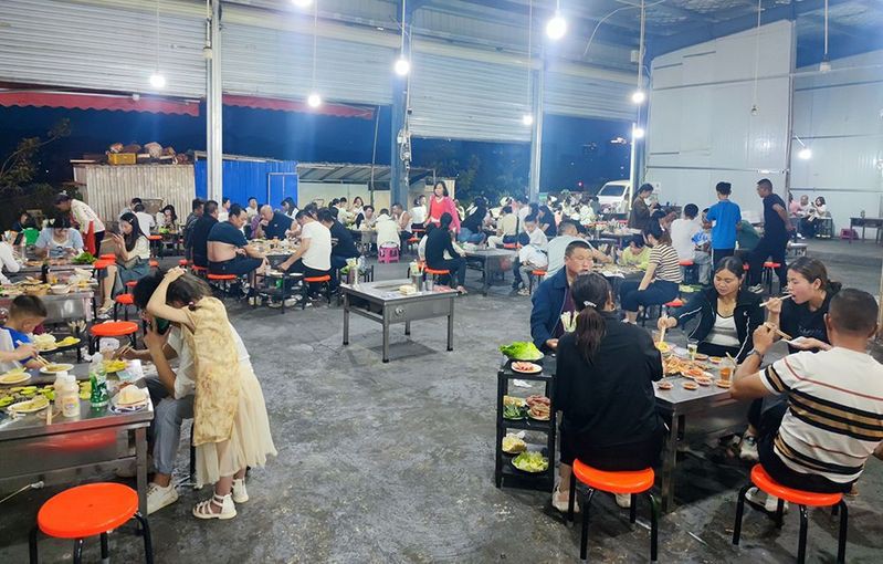 興仁龍魚店，興仁龍魚店是廣州久龍酒店集團旗下的分店興仁龍魚店