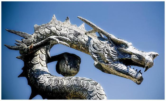 哪些歷史王朝與龍脈有關？，中國歷史上多個王朝被認為與特定地理區域的“龍脈”相關聯