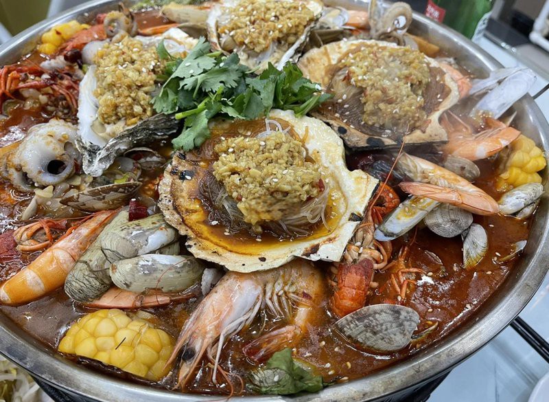 府谷龍魚店，九洲風味村(府谷縣木火鐵鍋燉魚館