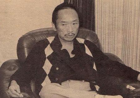 古龍有哪些罕見的老照片？，古龍珍藏老照片集:48歲英年早逝下葬時48瓶xo陪葬