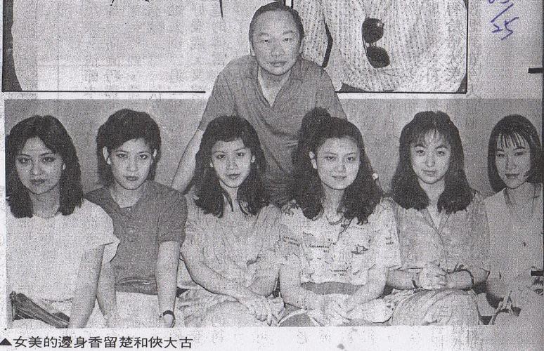 古龍有哪些罕見的老照片？，古龍珍藏老照片集:48歲英年早逝下葬時48瓶xo陪葬