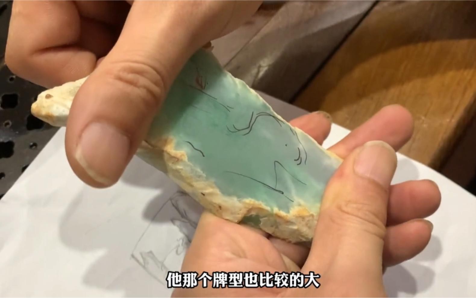 如何選擇適合自己的龍牌？，假如這塊翡翠是你的，你會(huì)選山水還是龍牌 如何選擇適合自己的龍牌？，假如這塊翡翠是你的，你會(huì)選山水還是龍牌 龍魚論壇 第2張