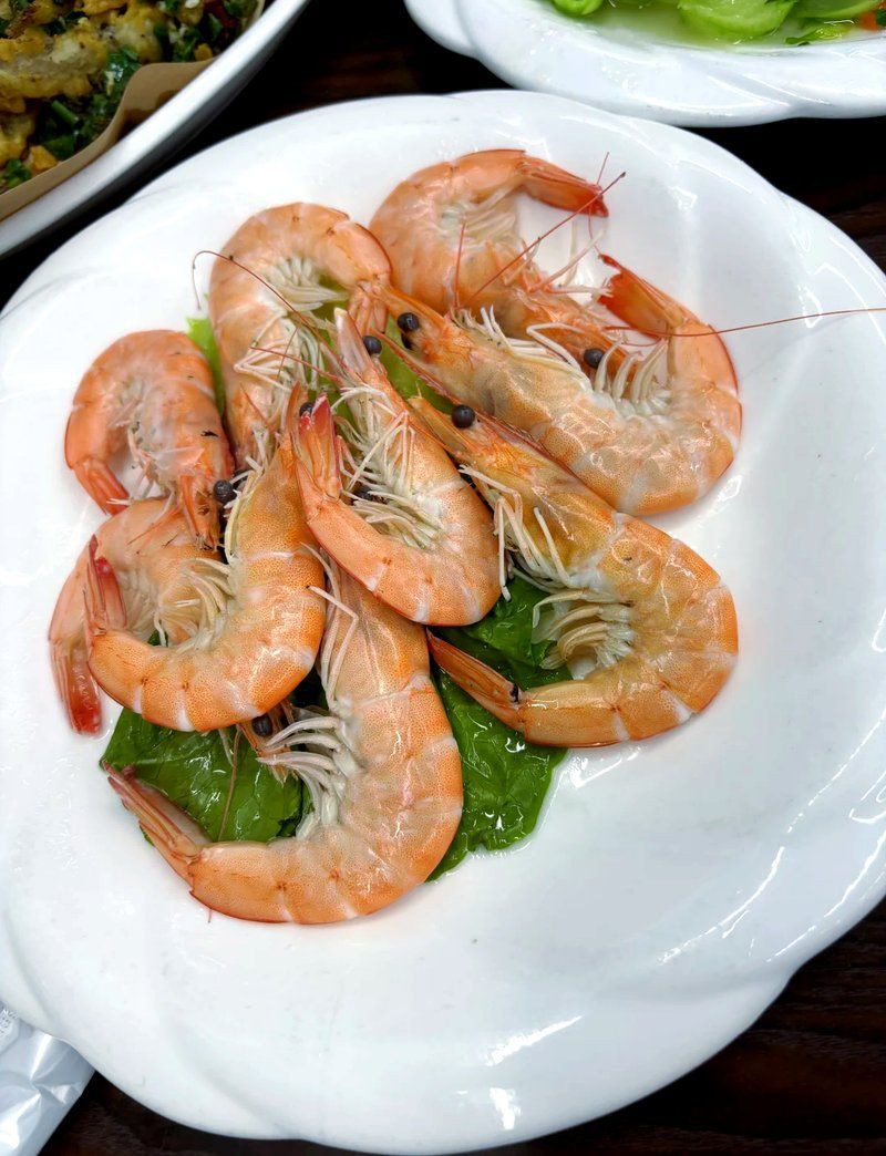 舟山龍魚店，舟山市普陀區東港聚龍閣龍閣龍魚館是一家成立于2011年6月1日的個體工商戶