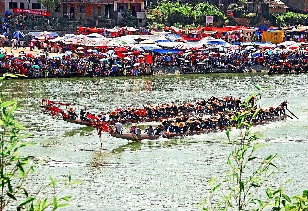 有哪些著名的木雕龍頭作品？，新華社圖片,5000多斤崖柏木頭,大師神雕1000條龍!