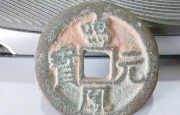 鳳凰元寶圖片，鳳凰元寶作為一種融合傳統文化與現代審美的藝術形象