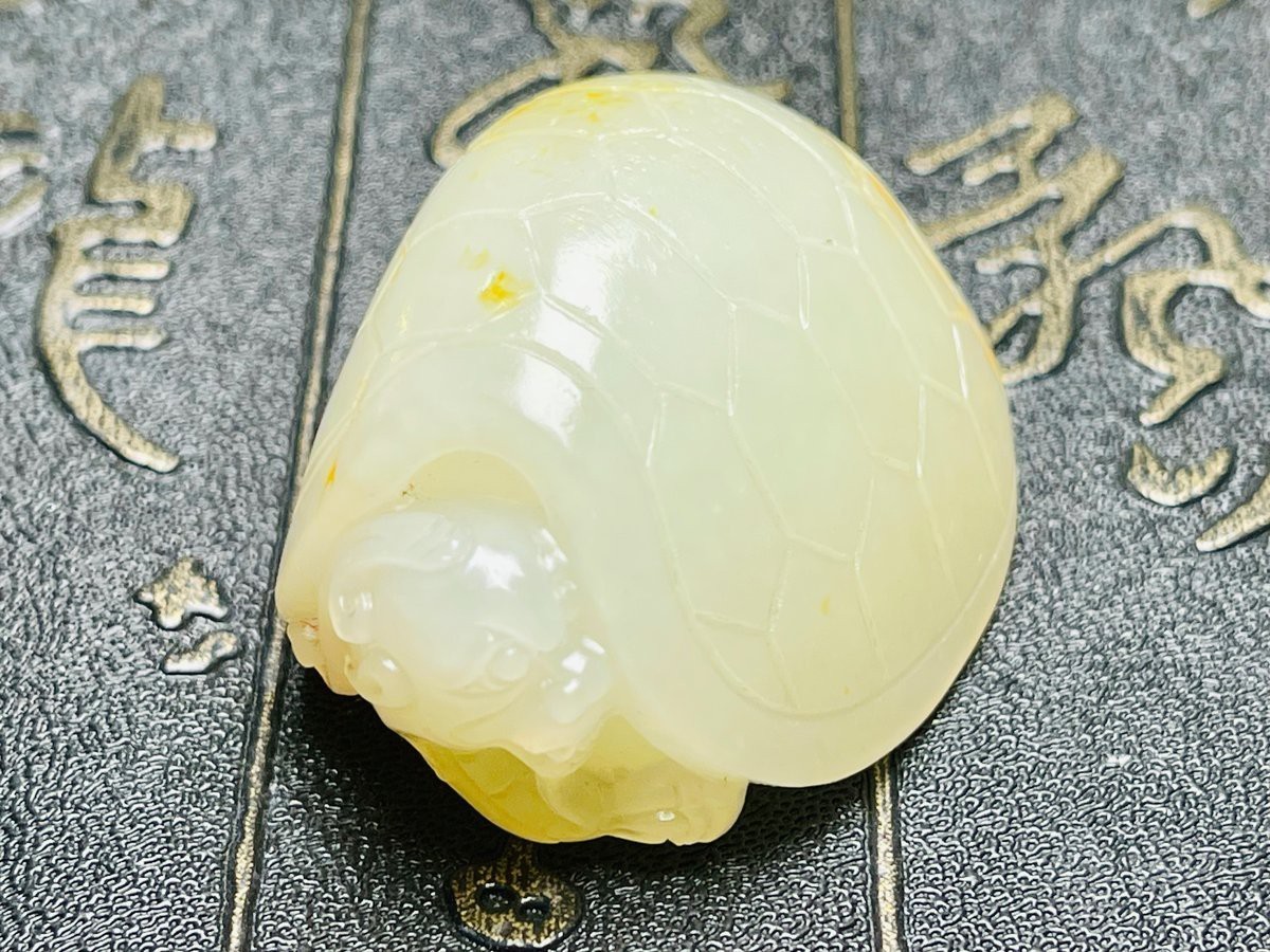 如何辨別龍龜材質(zhì)的真?zhèn)危浚度绾伪鎰e真假岫玉龍龜五種方法教你識別真假岫玉龍龜”