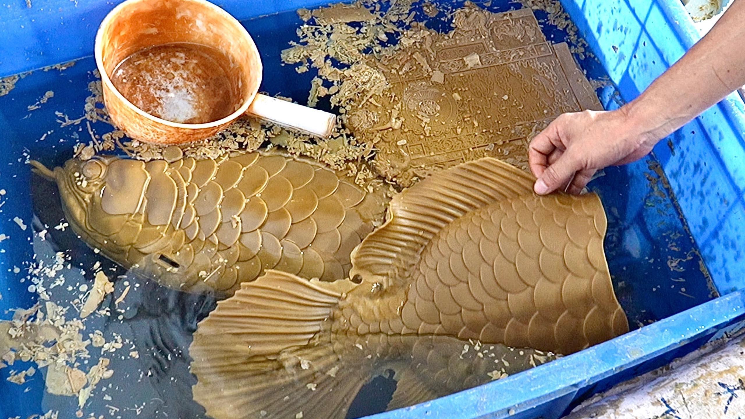 如何清潔和保養金龍魚擺件，金龍魚擺件兼具藝術價值與吉祥寓意 如何清潔和保養金龍魚擺件，金龍魚擺件兼具藝術價值與吉祥寓意 龍魚論壇 第2張