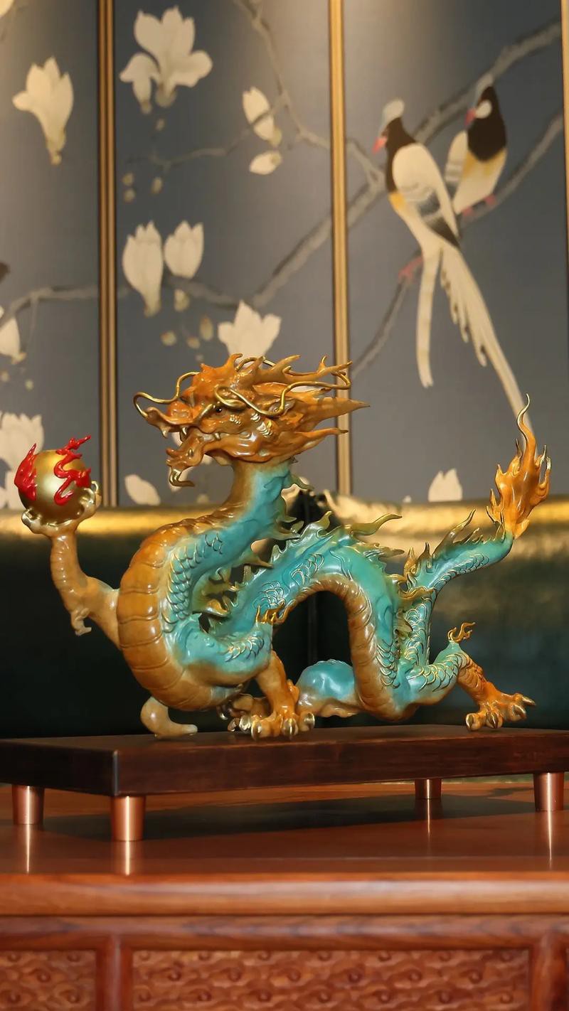 提供幾張龍工藝品的圖片，中華民族的精神圖騰龍主題藝術品：或見矯健游龍盤旋于青玉雕件之上