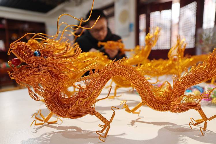提供幾張龍工藝品的圖片，中華民族的精神圖騰龍主題藝術品：或見矯健游龍盤旋于青玉雕件之上 提供幾張龍工藝品的圖片，中華民族的精神圖騰龍主題藝術品：或見矯健游龍盤旋于青玉雕件之上 龍魚論壇 第9張