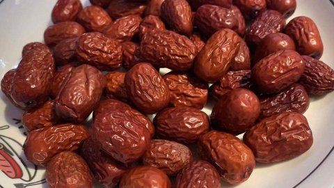 玫瑰花和銀耳一起吃可以嗎，玫瑰花與銀耳可以一起吃嗎武志娟主任醫師三甲玫瑰銀耳湯