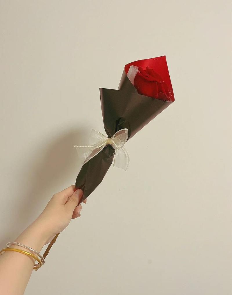 玫瑰金和銀手鐲能一起戴嗎，玫瑰金和銀手鐲能一起佩戴嗎